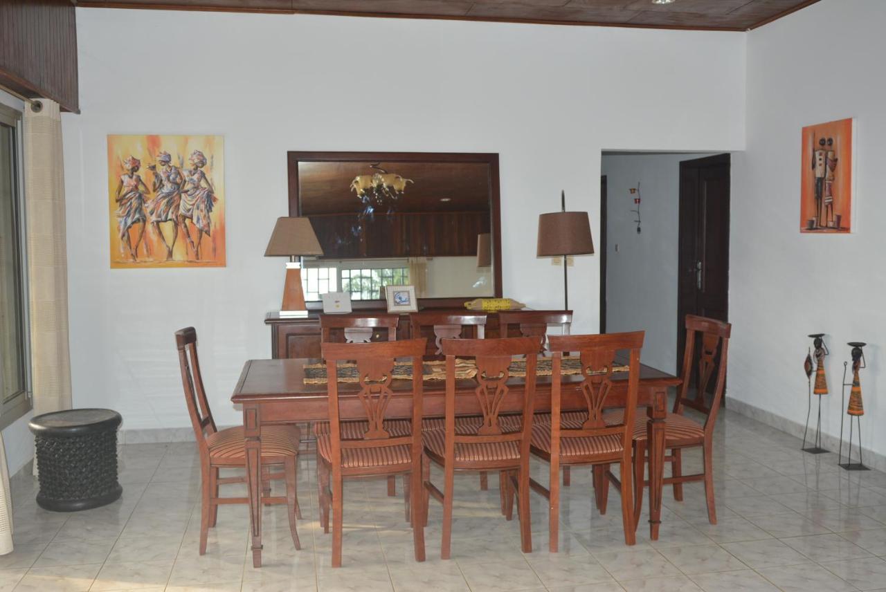 Villa Les 3 Oisillons Kribi Exteriör bild