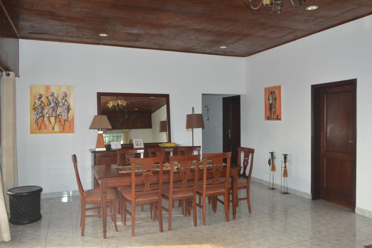 Villa Les 3 Oisillons Kribi Exteriör bild