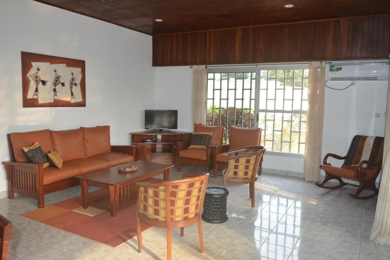 Villa Les 3 Oisillons Kribi Exteriör bild